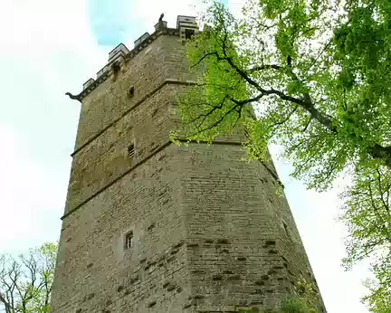PXL078 40 mètres de haut, la tour de l’Aubespin offre un panorama remarquable sur Montbard et la vallée de la Brenne traversée par le canal de Bourgogne.